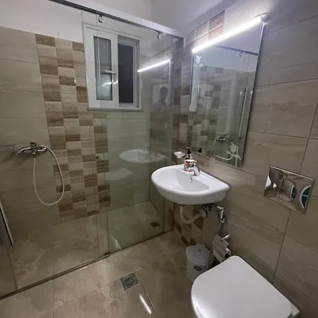 Crown Deluxe Apartments Sarande Exterior photo