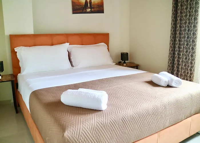 Crown Deluxe Apartments