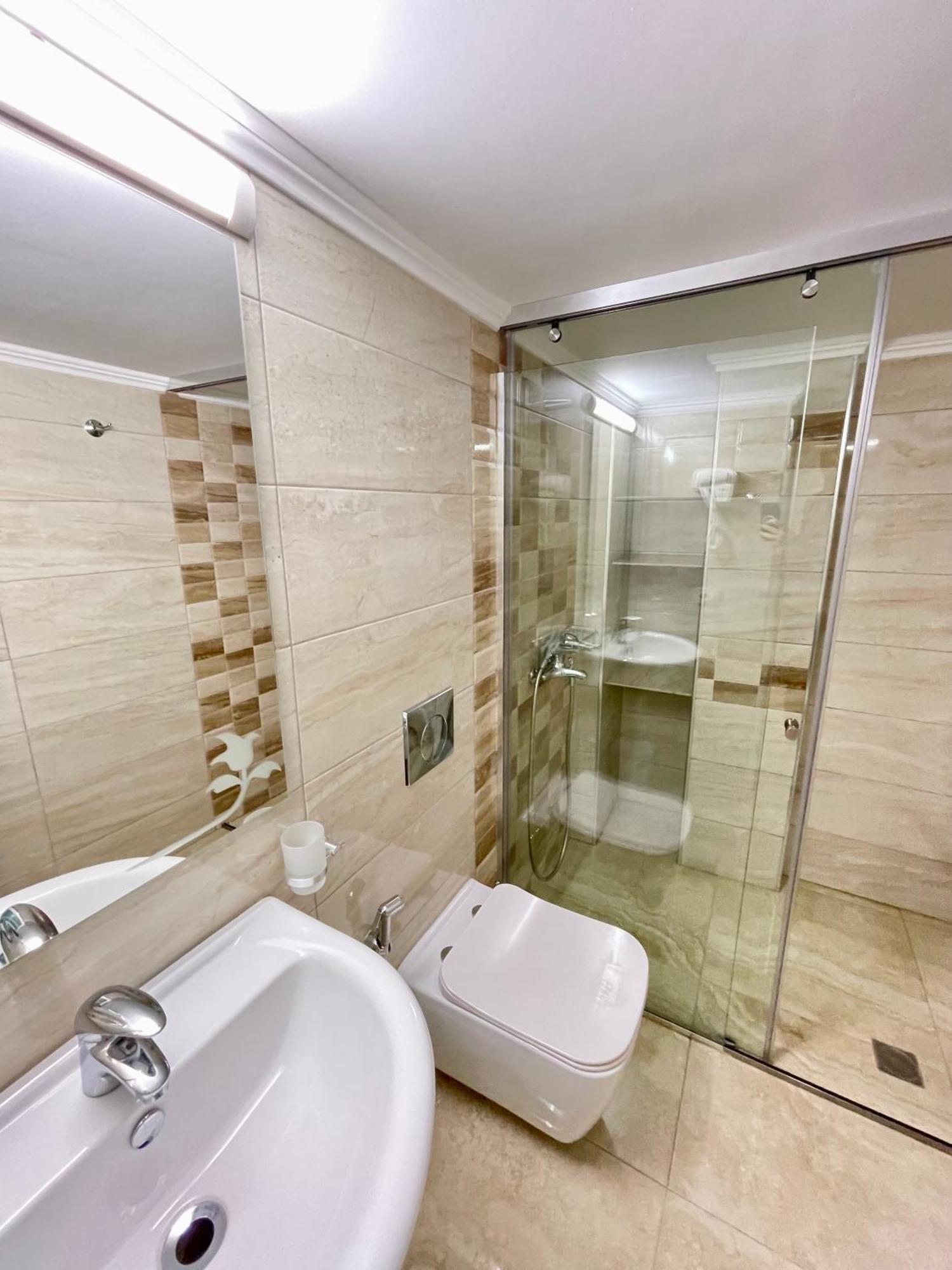 Crown Deluxe Apartment Sarande