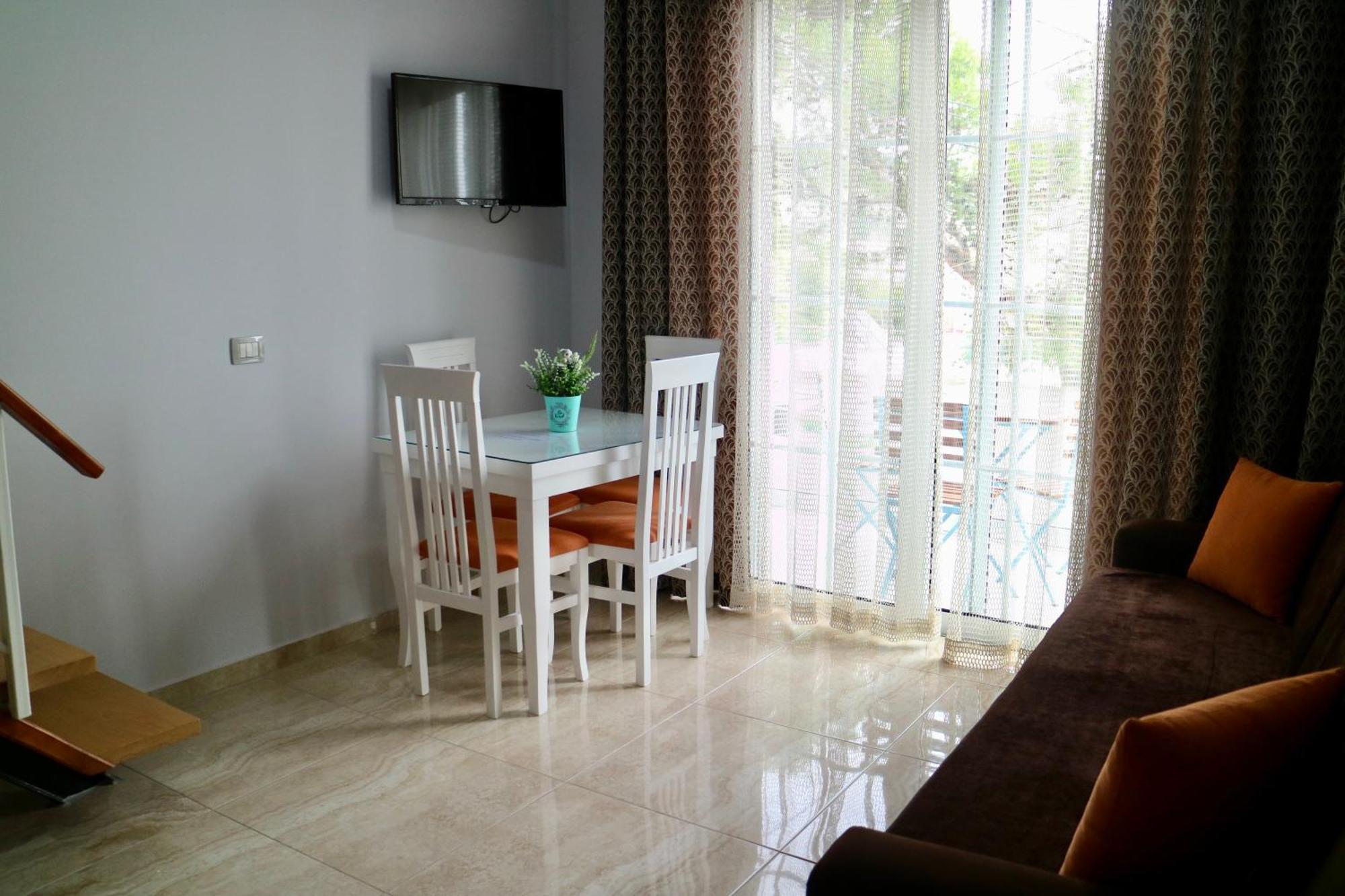 Crown Deluxe Apartment Sarande
