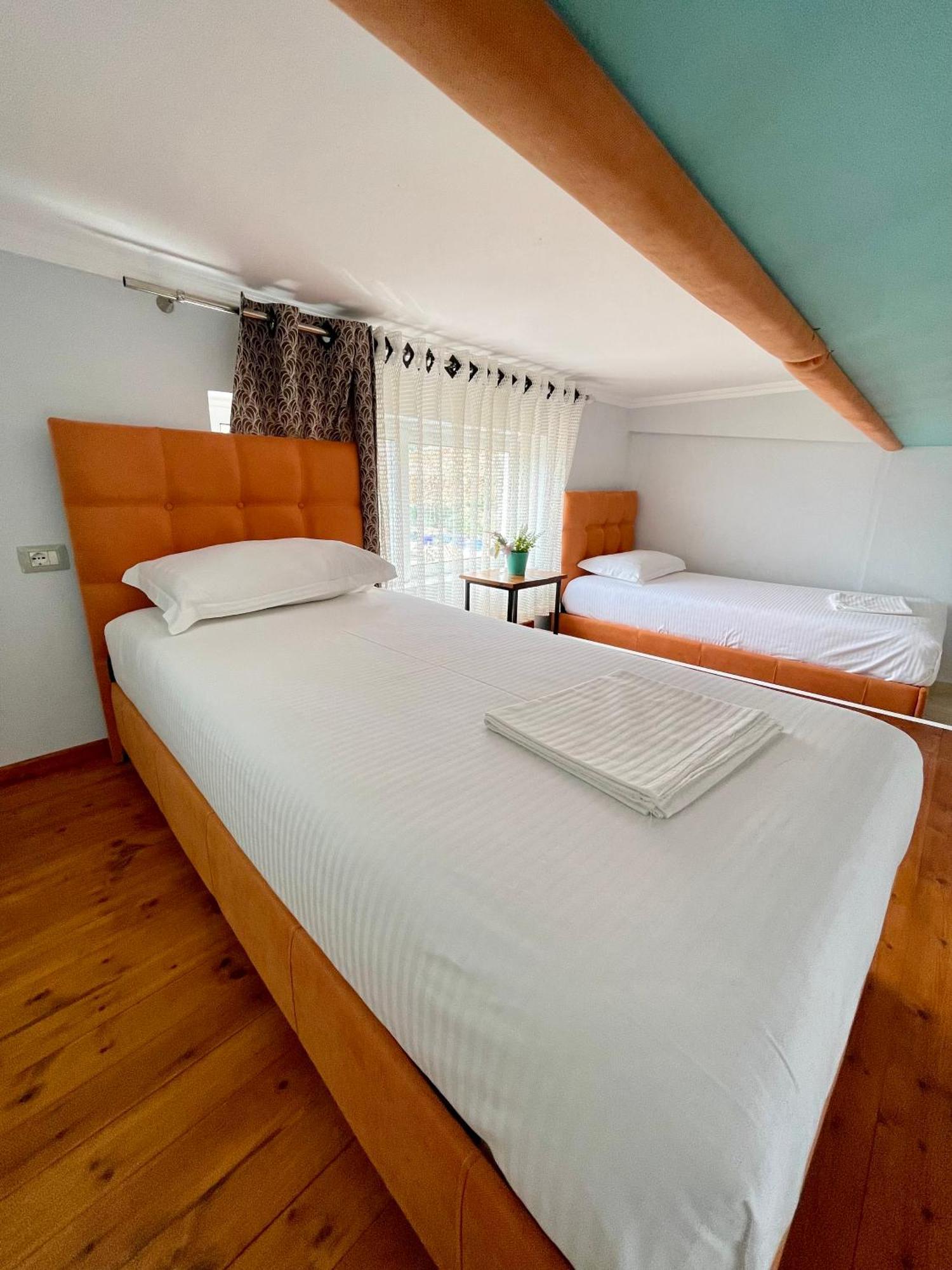 Crown Deluxe Apartment Sarande