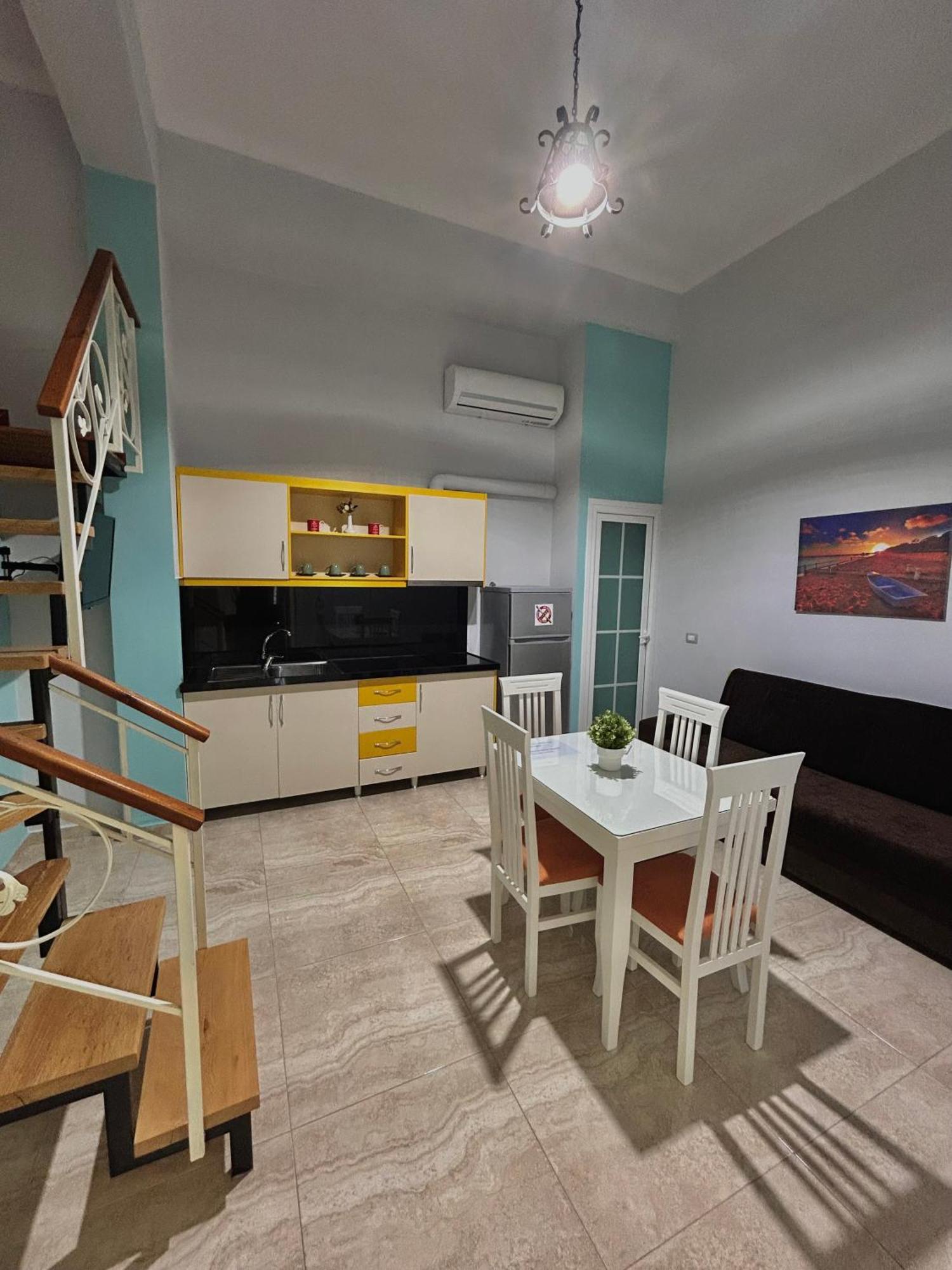 Crown Deluxe Sarande