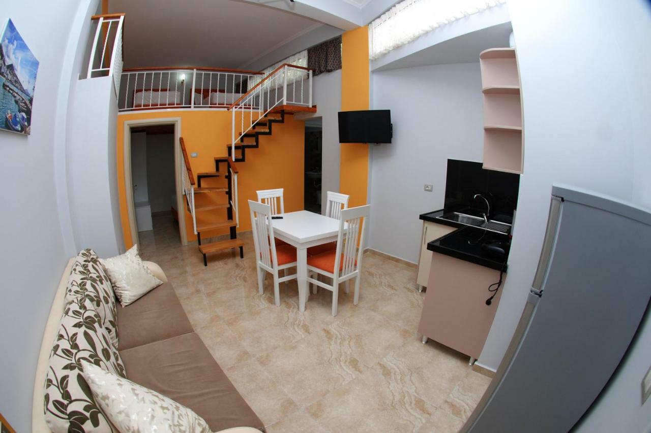 Crown Deluxe Apartment Sarande