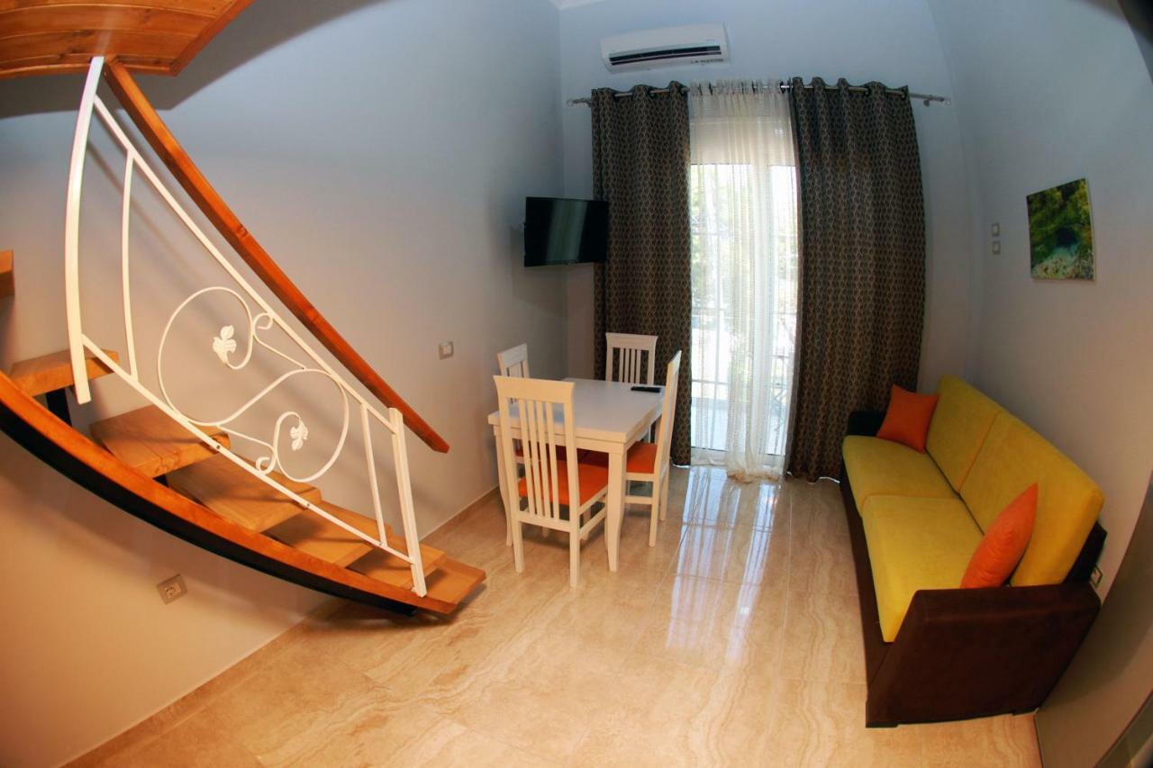 Crown Deluxe * Sarande